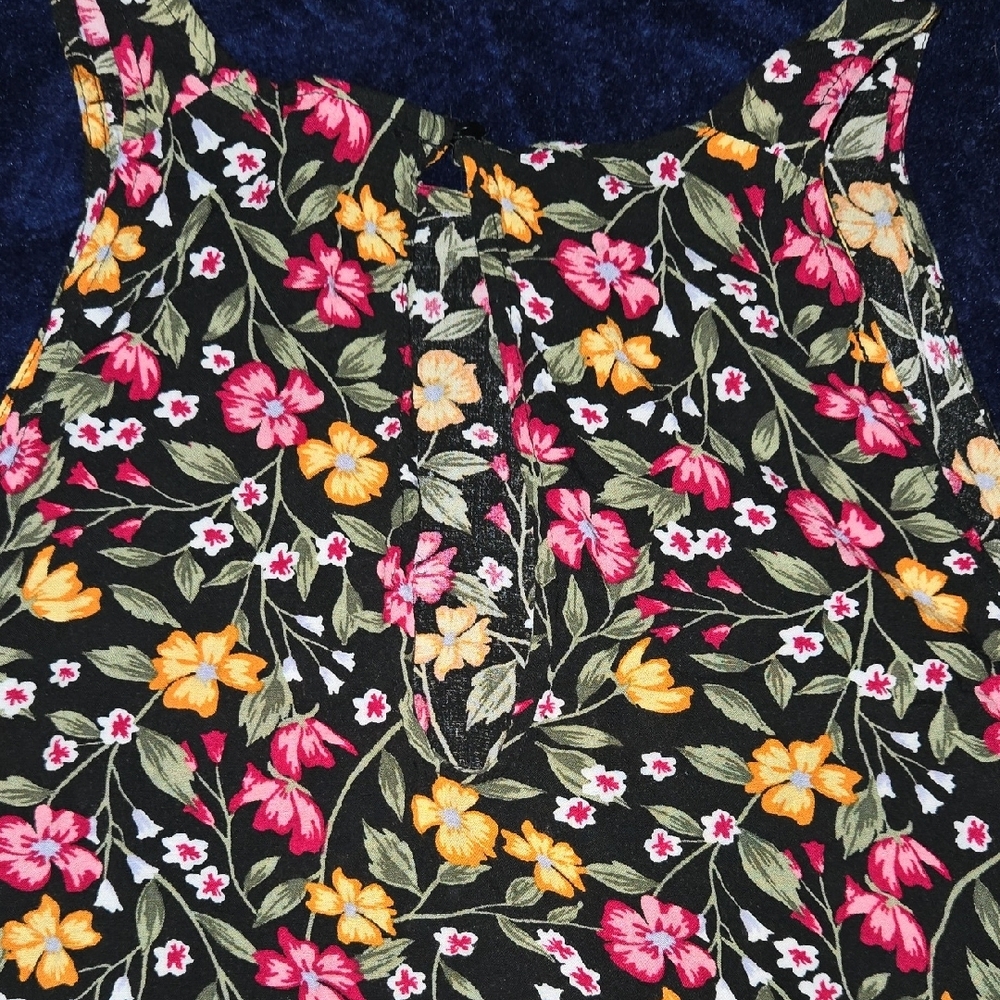 Floral TankTop - Picture 4 of 4